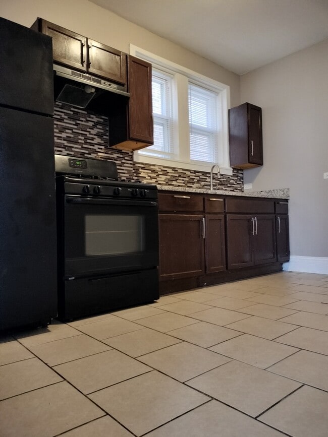 Building Photo - 7729 S Essex Ave