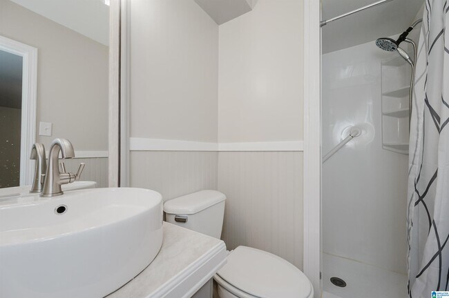 Building Photo - 1440 Hickory Ln