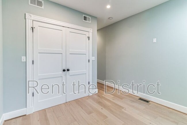 Building Photo - 1239 Kenyon St NW