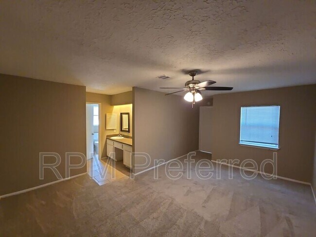 Building Photo - 23207 Pine Post Ln