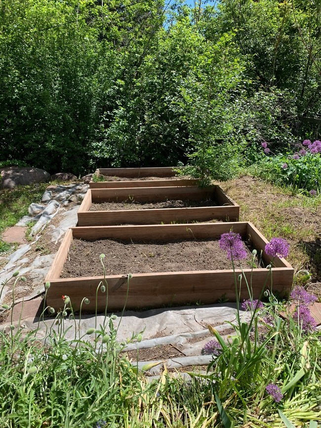 Building Photo - Amazing 2BD/2BA Chautauqua Home!