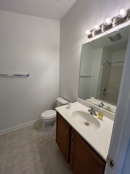 Building Photo - 434 Fernway Dr
