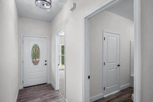 Building Photo - "Brand New 3-Bed, 3-Bath Retreat with Modern LVP Flooring in the Heart of Fort Payne!"