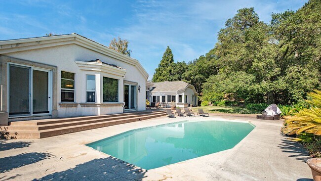 Building Photo - Hilltop Estate in Green Valley-Fully Furni...