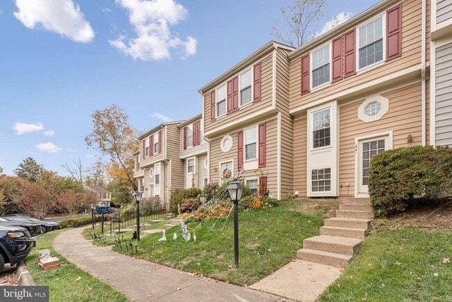 Building Photo - 1581 Woodcrest Dr