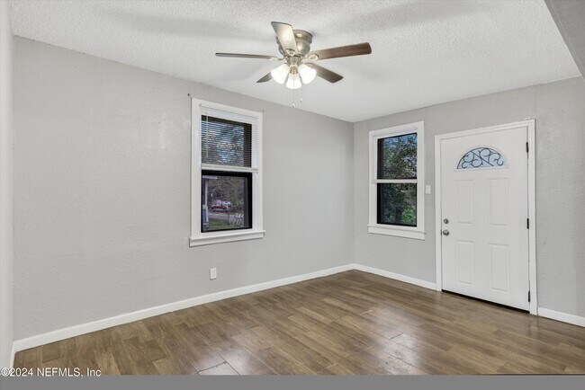 Building Photo - 1722 W 30th St