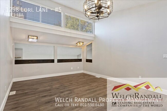 Building Photo - Recently Remodeled, Spacious 1 Bedroom Condo