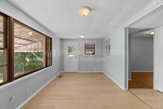 Building Photo - 416 Lanark Rd