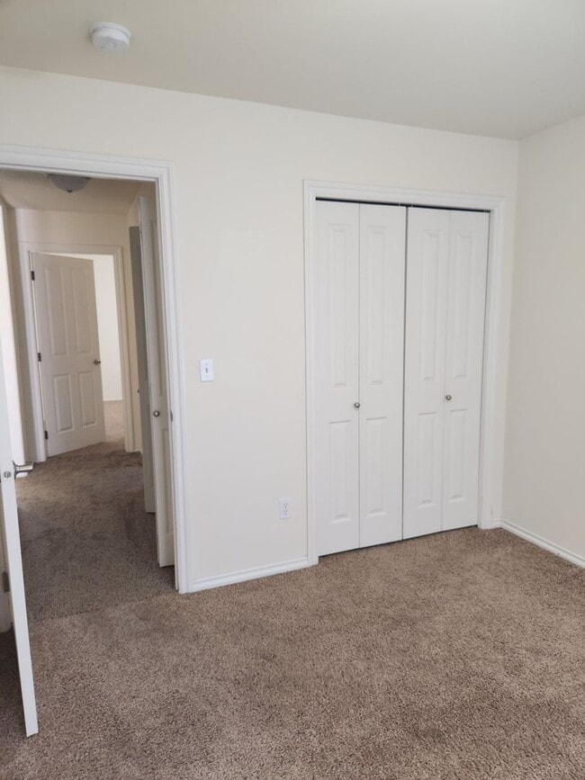 Building Photo - West Valley S. 90th 3br 2ba Double garage,...