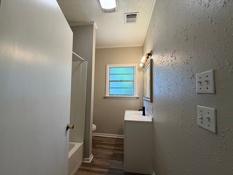 Building Photo - 300 Mitchell Ln