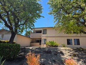 Building Photo - Spacious coastal close 2 bedroom condo wit...
