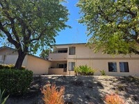 Building Photo - Spacious coastal close 2 bedroom condo wit...