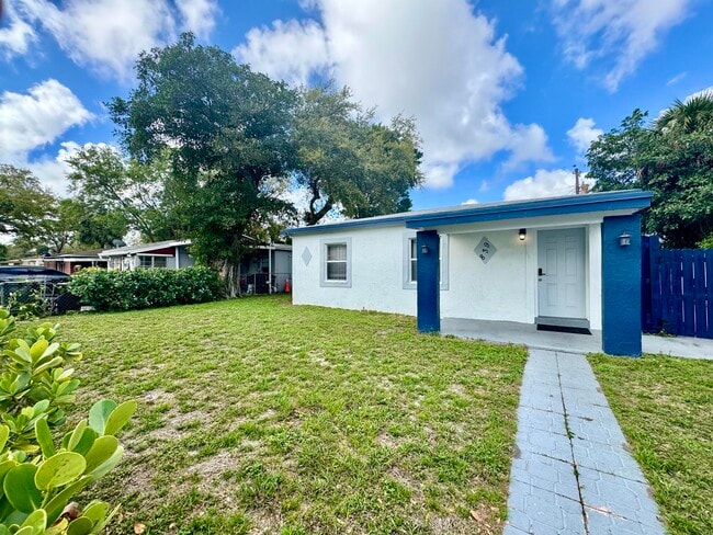 Building Photo - 839 NW 16th Terrace