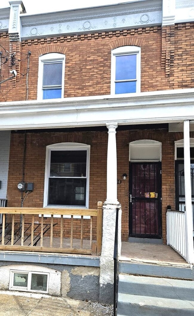 Building Photo - 3 Bedroom 1 bathroom Available