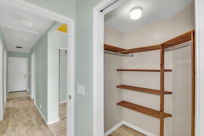 Building Photo - 73-4338-4338 Koi Koi St