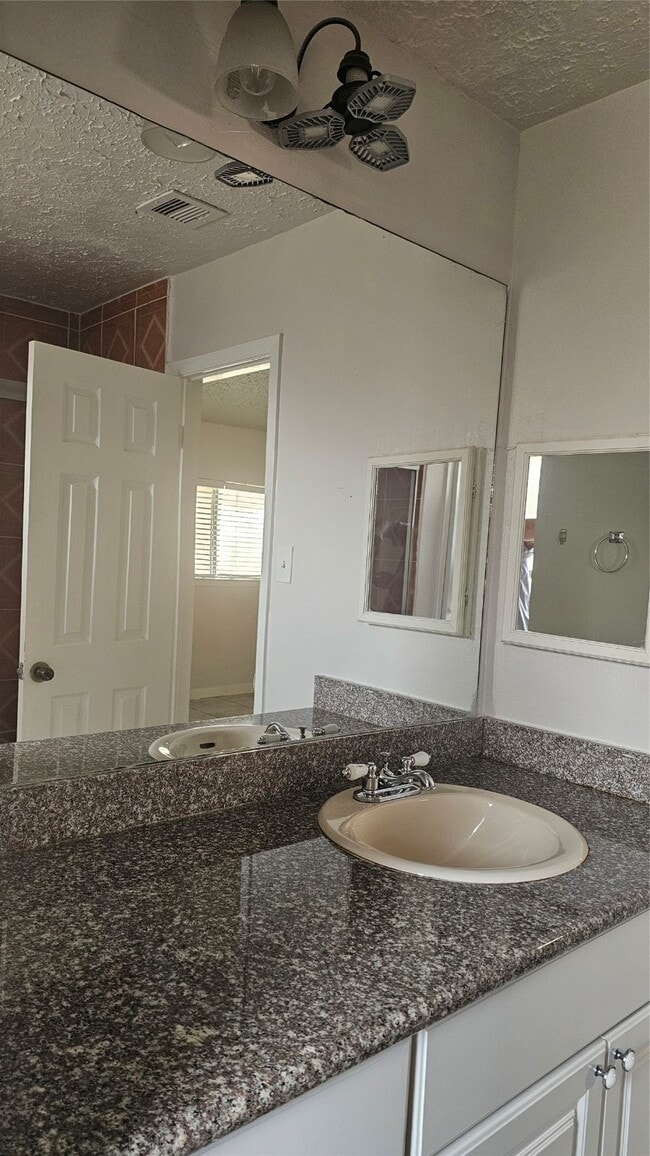 Building Photo - 2610 Strait Ln