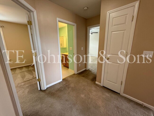 Building Photo - Charming 3-Bedroom Home with Modern Comfor...