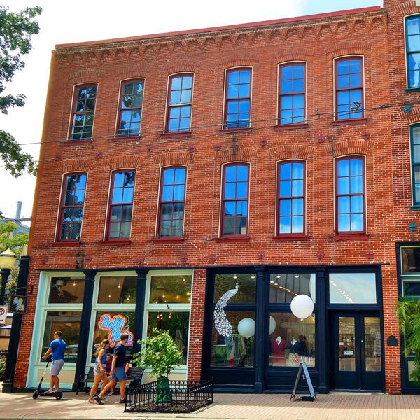 Building Photo - 412 Delaware St