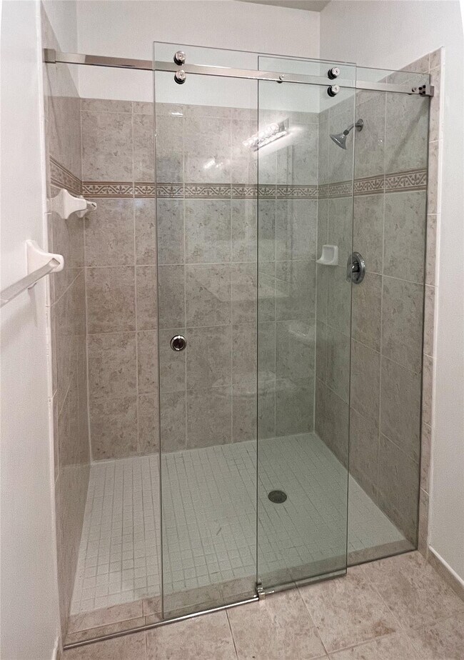 Building Photo - 2904 Crestwood Ter