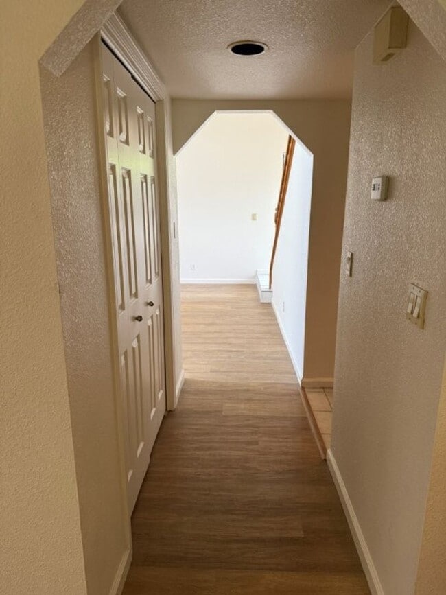 Building Photo - Modern 4 Bedroom 3 Car Garage Dixon *Star ...