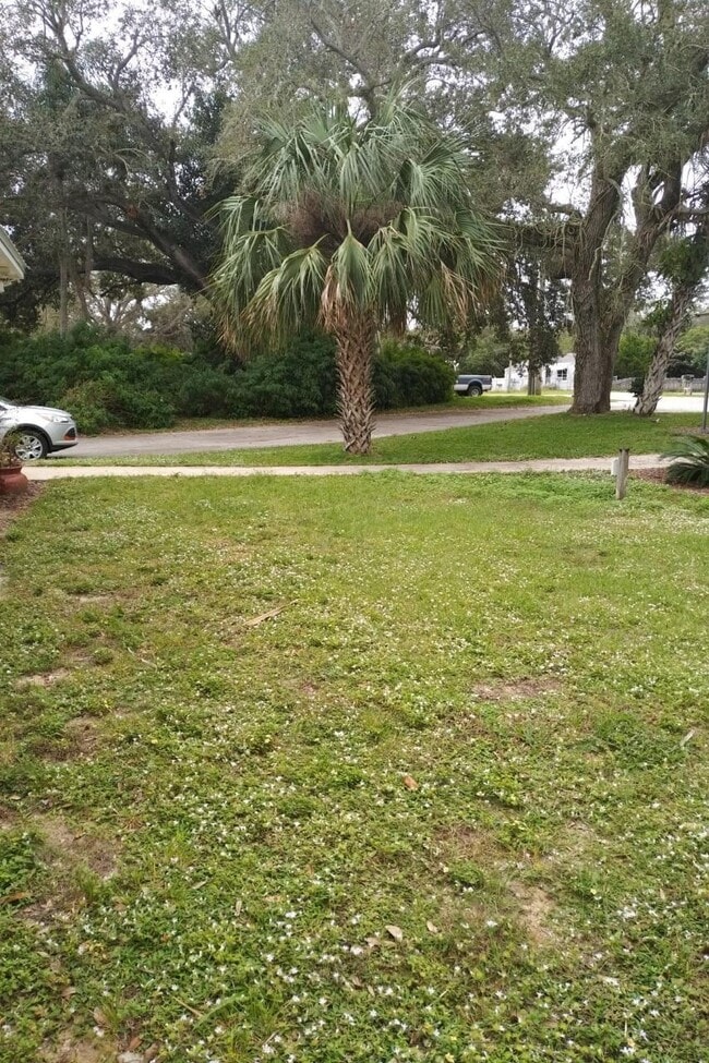 Building Photo - 948 Louisiana Ave