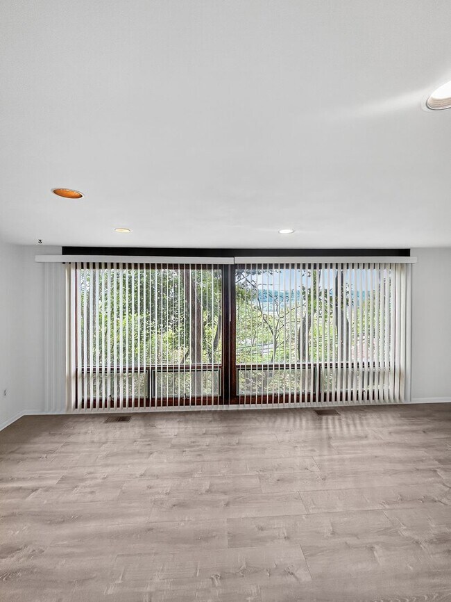 Building Photo - 1530 Barr Ave