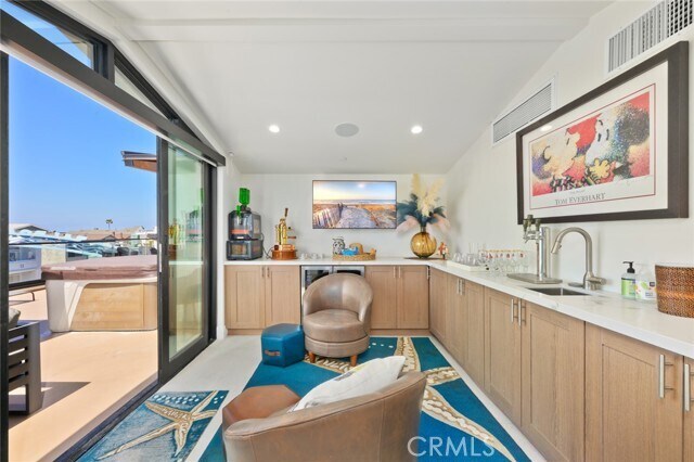 Building Photo - 504 E Balboa Blvd