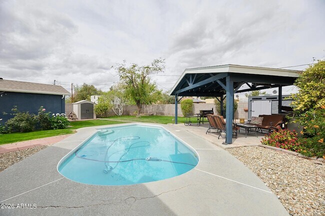 Building Photo - 1708 E Montebello Ave