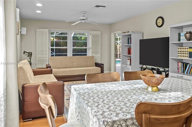 Building Photo - 6885 NW 75th Pl