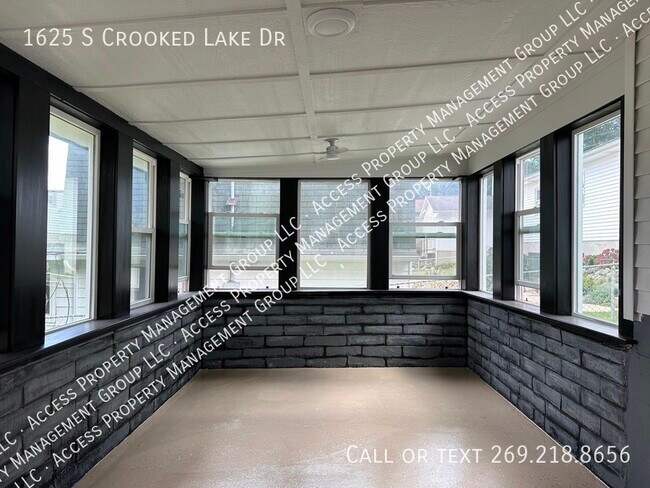 Building Photo - 1625 S Crooked Lake Dr
