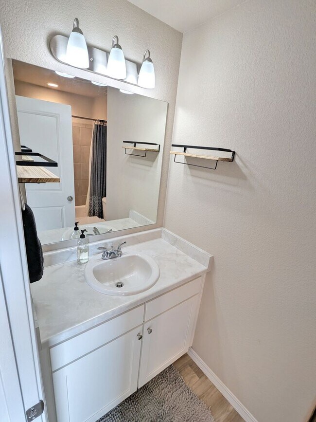 Building Photo - 7443 Gorgeted Quail Grv