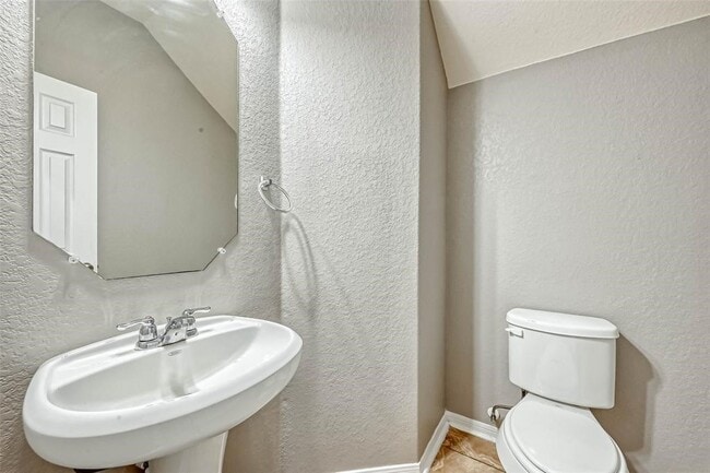 Building Photo - 2561 Magnolia Fair Way