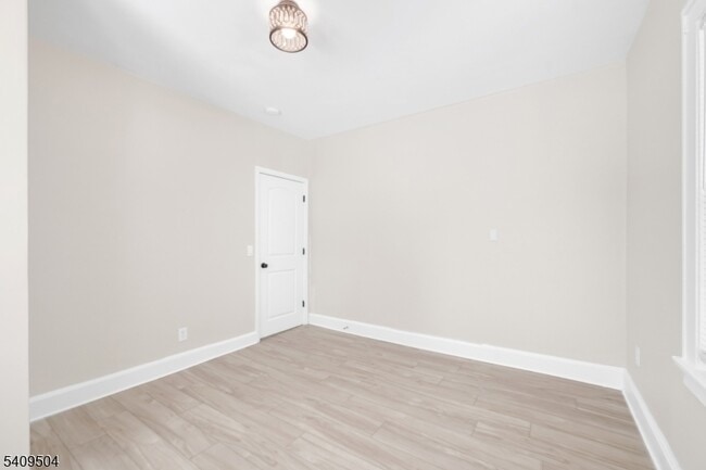 Building Photo - 36 Cortlandt Pl