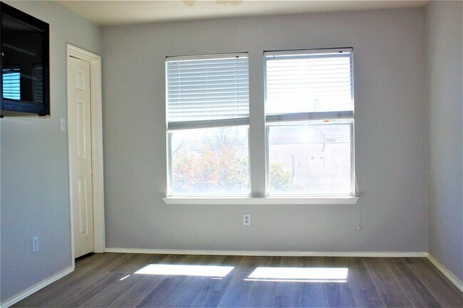 Building Photo - 1301 Knippa Cove