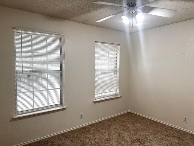 Building Photo - 512 Dusty Leather Ct