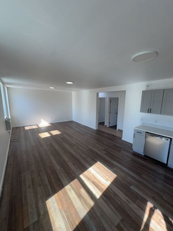 Building Photo - 730 N Main St