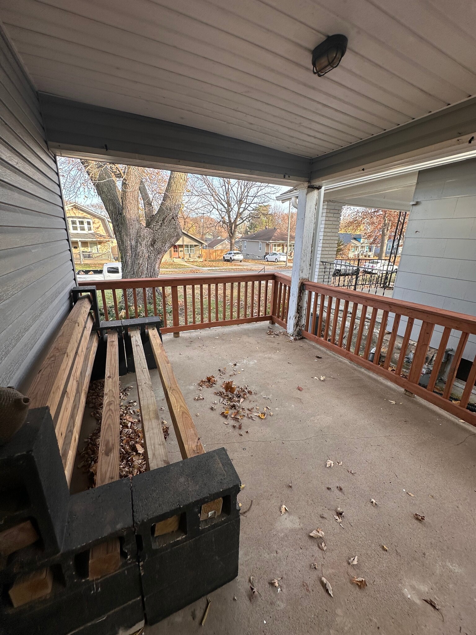 cozy front porch, built for reading or socializing - 4308 Francis St