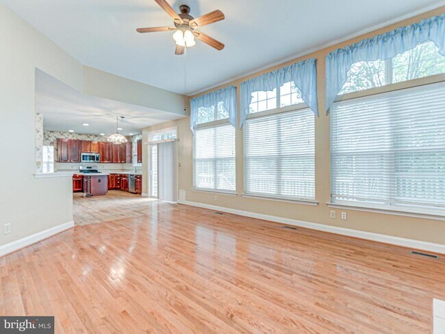 Building Photo - 817 Santmyer Dr SE