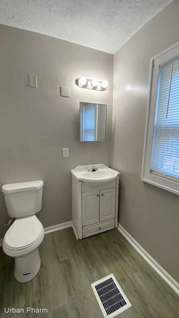 Building Photo - 3 br, 1 bath House - 555 Oakdale SE