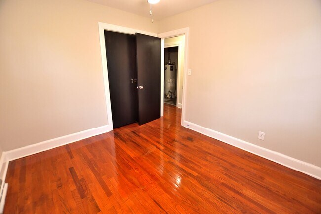 Building Photo - 227 Clayton St