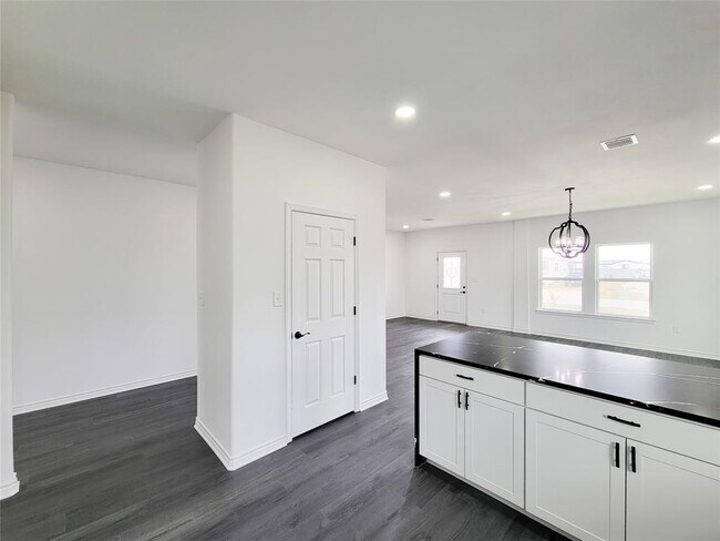 Building Photo - 2731 Rd 5724