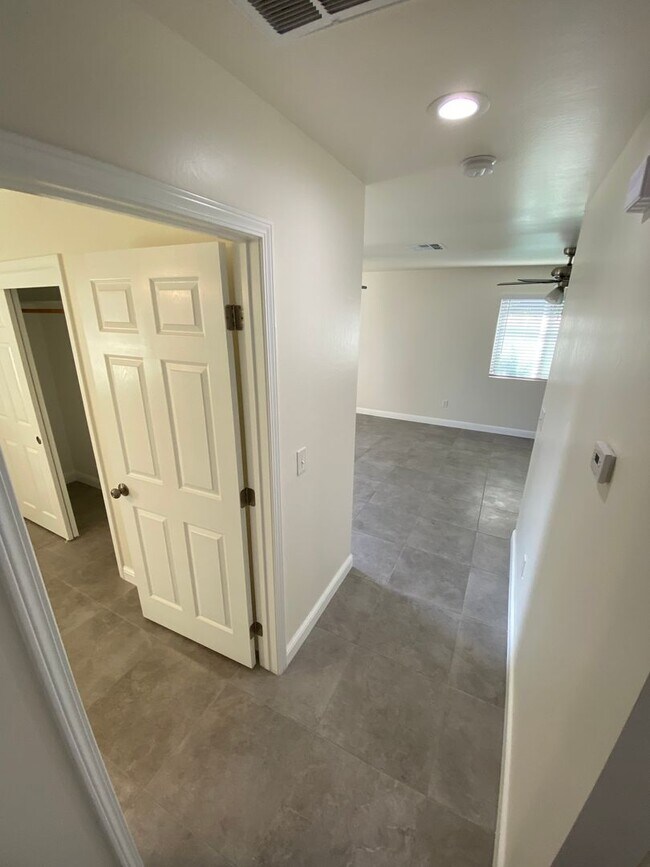 Building Photo - 1134-1140 Chinowth / 4030-4036 Tulare
