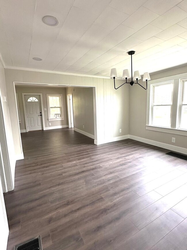Building Photo - IMMACULATE, completely remodeled, one leve...
