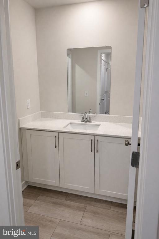 Building Photo - 735 Platinum Dr