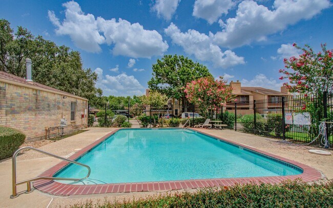 Building Photo - 10555 Turtlewood Ct