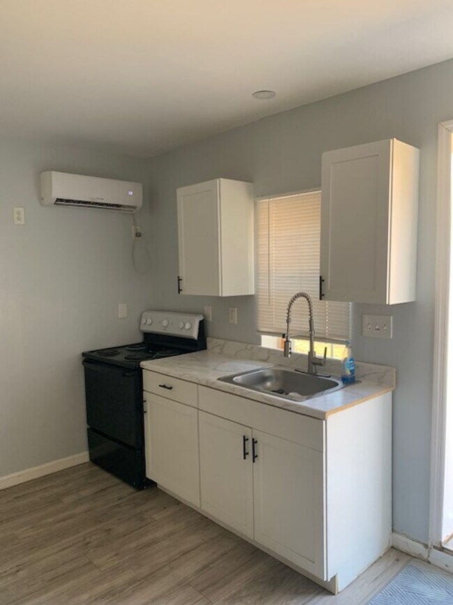 Building Photo - TRI-PLEX