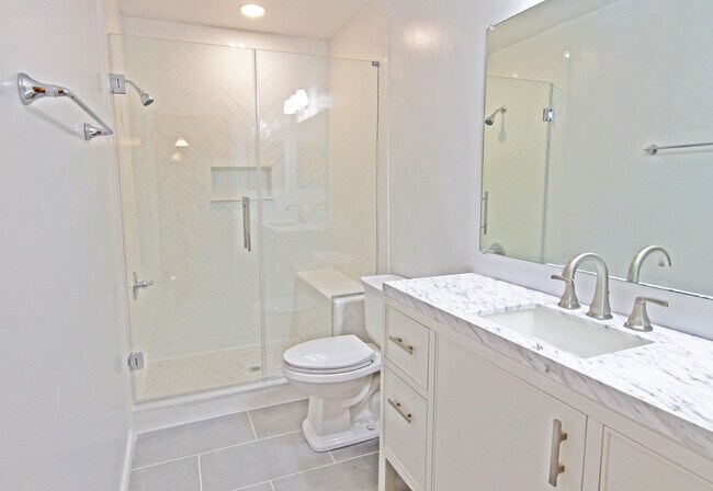 Second Floor Bathroom - 2863 Chain Bridge Rd