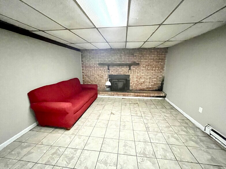 Building Photo - 109 Bolton Ave