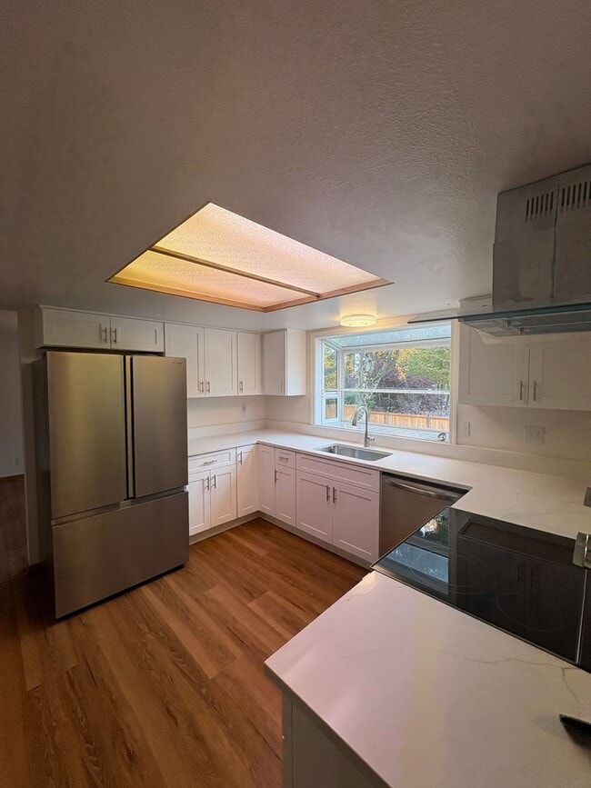 Building Photo - Fairwood Home for lease two story fenced y...