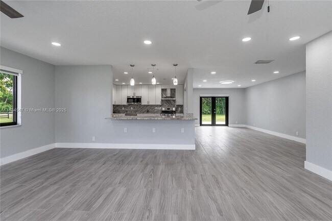 Building Photo - 4660 SW 128th Ave